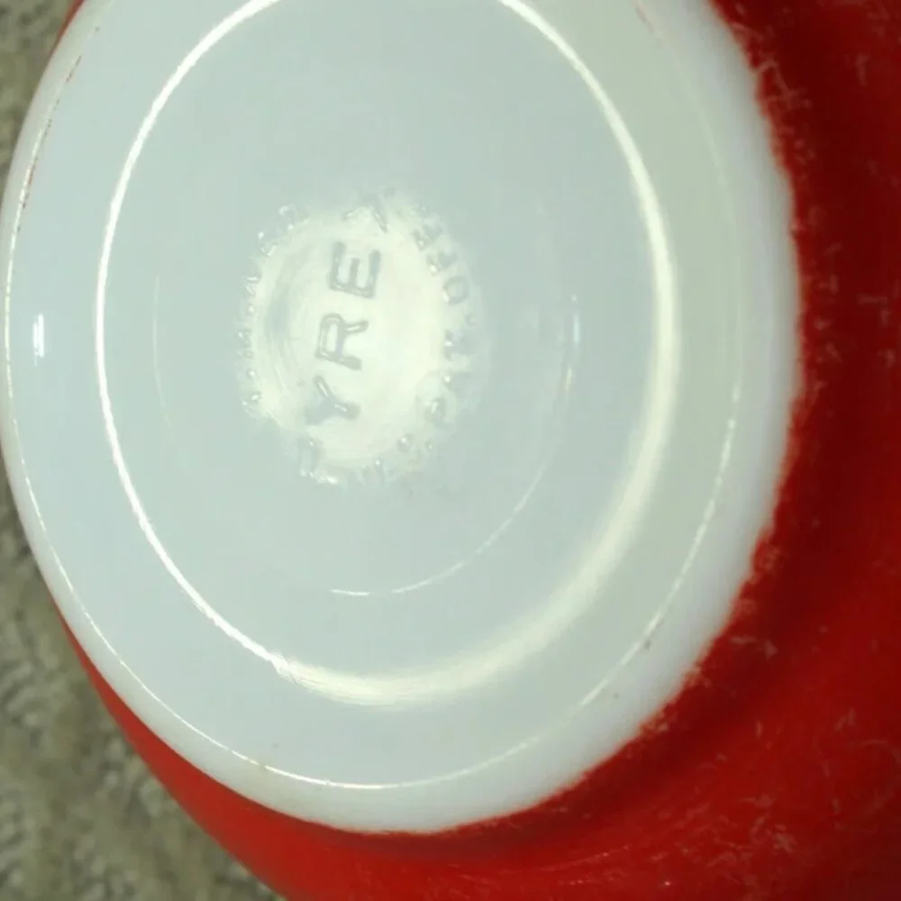 RARE! Vintage 1940's - 50's Primary Red  PYREX Mixing Bowl T.M. Reg 1  1/2 Quart
